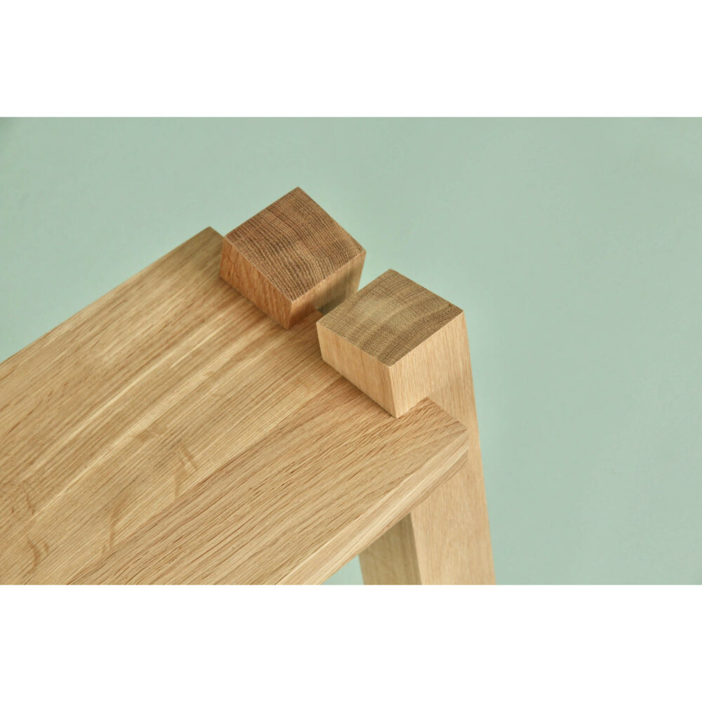 alto duo quatre pattes oak wood side table detail