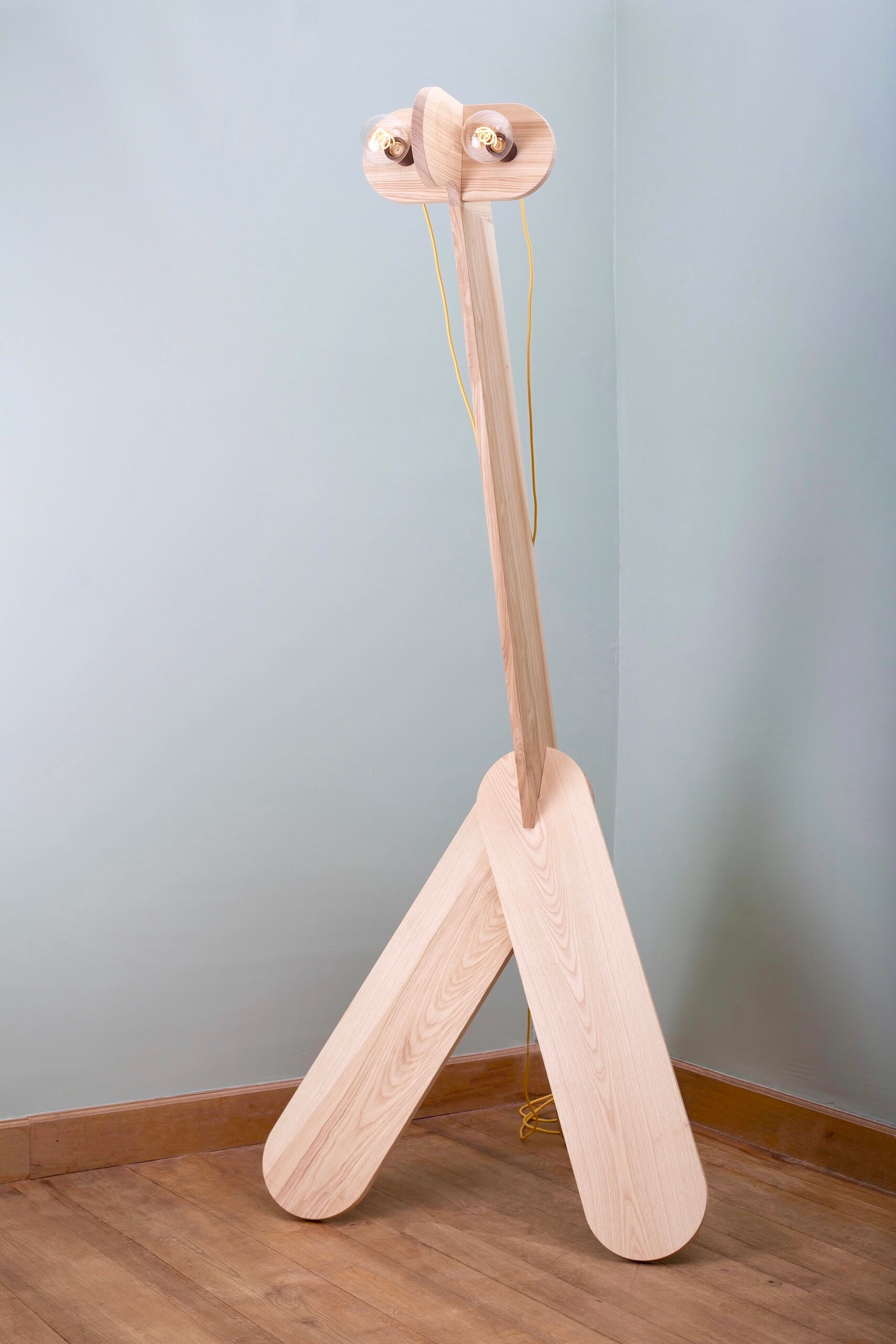 lampadaire de designer en bois massif fabrique en france de la marque alto duo